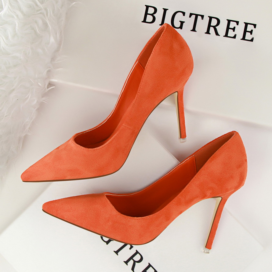 Elegante Klassieke Suede Pompe - Court Heel Pointed recensie en prijs