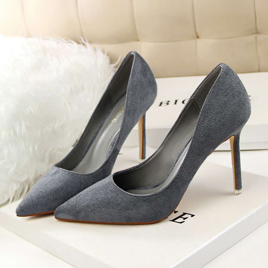 Elegante Klassieke Suede Pompe - Court Heel Pointed recensie en prijs