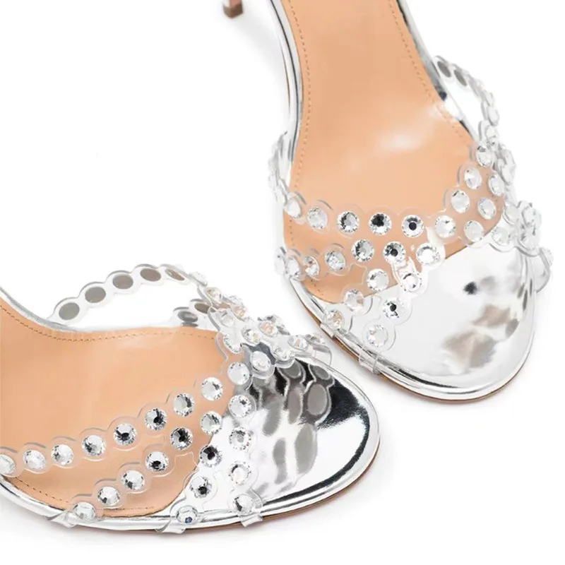 Sociale plus size zilveren hak - Peep Toe Heels recensie en prijs